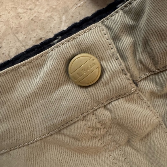 L.L. Bean Khaki Women's Shorts size large NEW - Picture 3 of 3